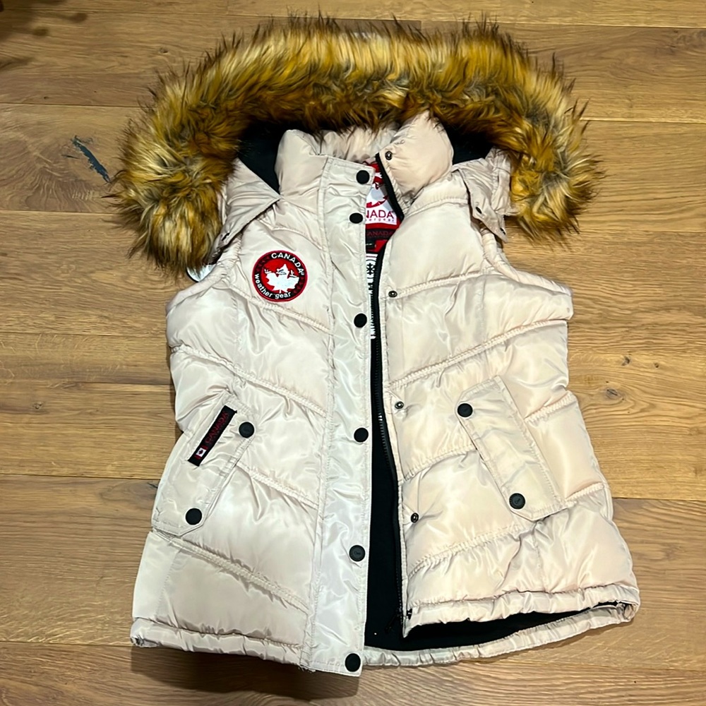 NWT Women’s Sz Small Canada Weather Gear Tan Zip Up Puffer Vest with Fur Hood
